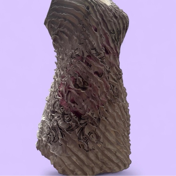 Weavers Ruffled Gray Top - Picture 2 of 6